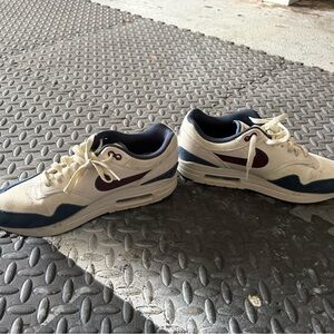 Nike Air Max 1 - Sz 9.5 men’s